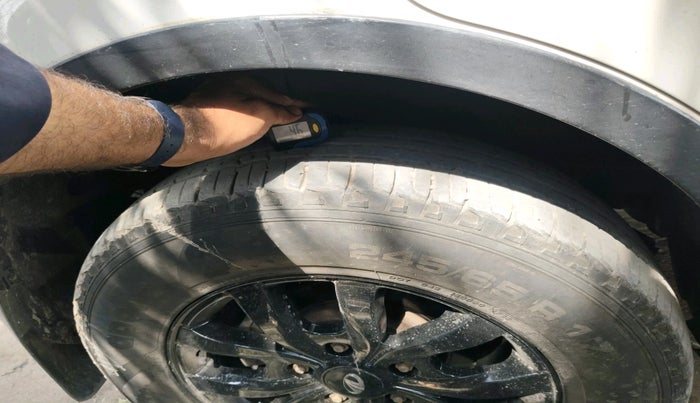 2017 Mahindra XUV500 W6, Diesel, Manual, 75,402 km, tyre