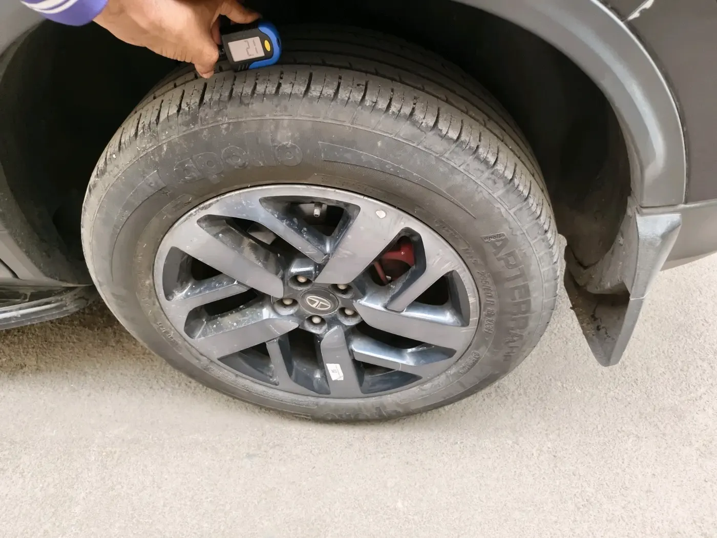 2023 Tata Harrier XZA PLUS O DARK EDITION, Diesel, Automatic, 58,295 km, tyre