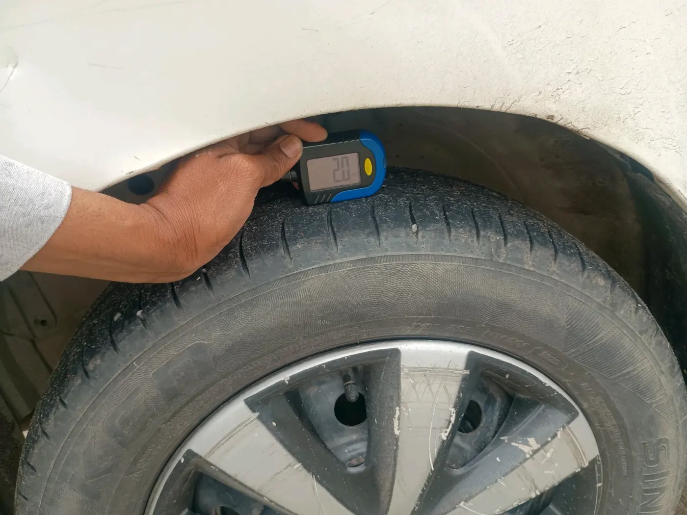 2011 Maruti Wagon R 1.0 VXI, CNG, Manual, 1,08,575 km, tyre