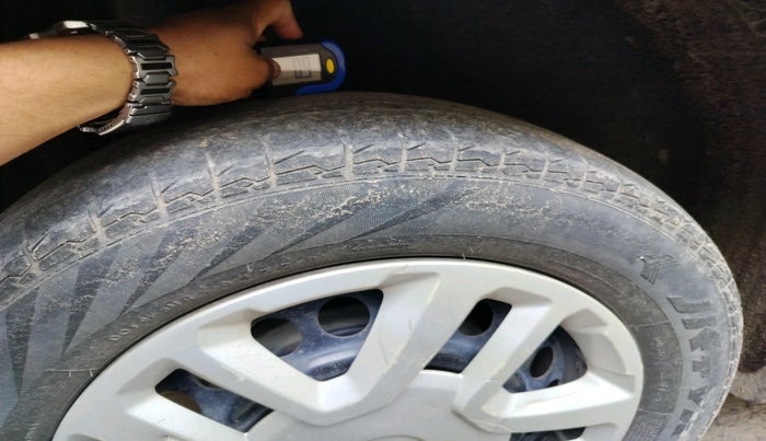 2017 Maruti Vitara Brezza VDI, Diesel, Manual, 1,07,772 km, tyre