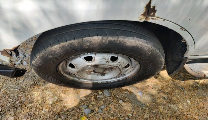 2013 Maruti Eeco 5 STR, CNG, Manual, 4,23,415 km, tyre