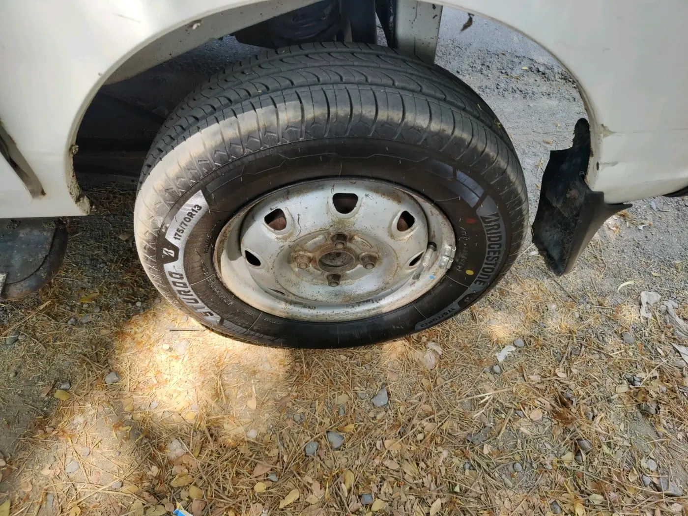 2013 Maruti Eeco 5 STR, CNG, Manual, 4,23,415 km, tyre