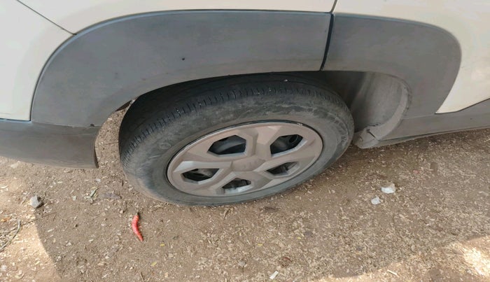 2023 Maruti BREZZA LXI S- CNG, CNG, Manual, 92,060 km, tyre