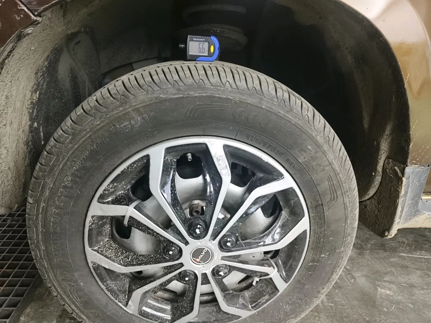 2015 Renault Duster RXE PETROL, Petrol, Manual, 60,000 km, tyre