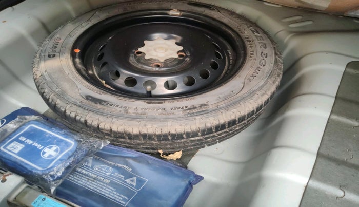 2017 Hyundai Xcent SX 1.2, Petrol, Manual, 38,065 km, tyre