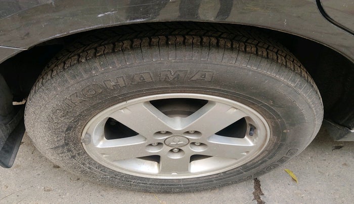 2011 Mitsubishi Outlander 2.4 MIVEC, Petrol, Automatic, 42,609 km, tyre