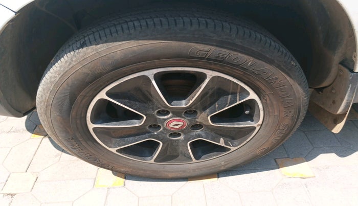 2017 Renault Duster RXS CVT, Petrol, Automatic, 40,100 km, tyre