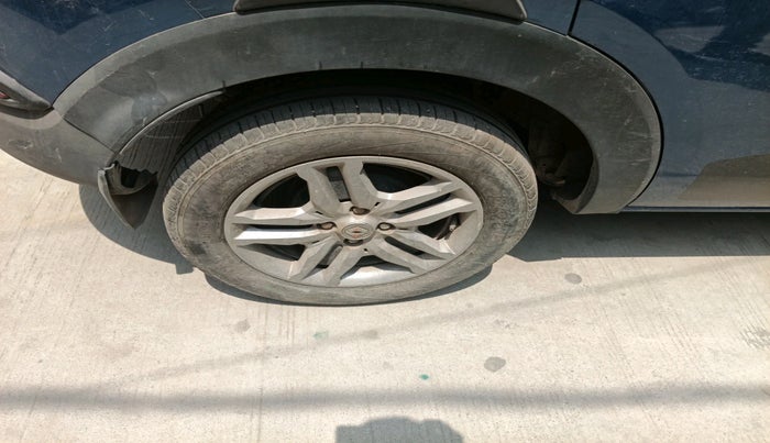 2022 Renault TRIBER RXZ AMT, Petrol, Automatic, 16,721 km, tyre