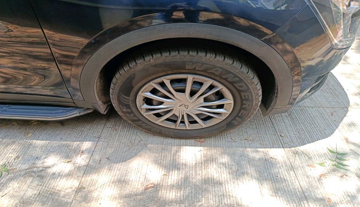 2022 Mahindra XUV700 AX 3 D MT 7 STR, Diesel, Manual, 70,992 km, tyre