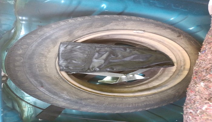 2021 Renault Kwid CLIMBER 1.0 AMT (O), Petrol, Automatic, 32,664 km, tyre