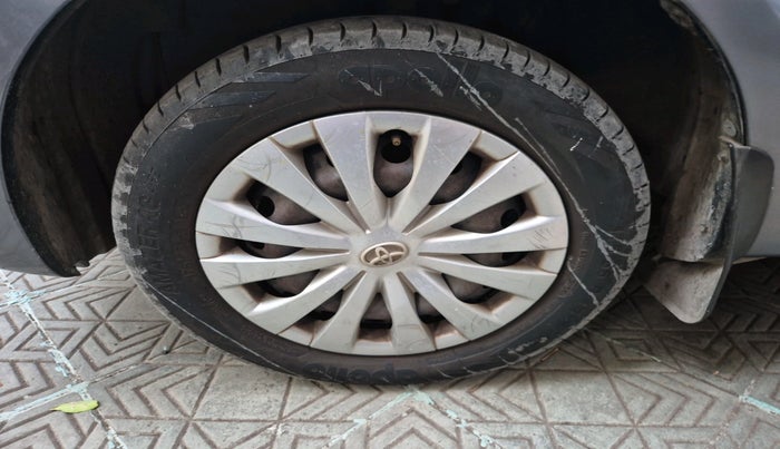 2016 Toyota Etios Liva G, Petrol, Manual, 69,981 km, tyre