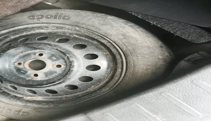 2013 Maruti Wagon R 1.0 VXI, Petrol, Manual, 97,169 km, tyre