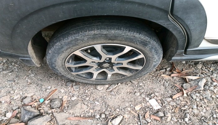 2023 Maruti XL6 ZETA CNG, CNG, Manual, 33,250 km, tyre