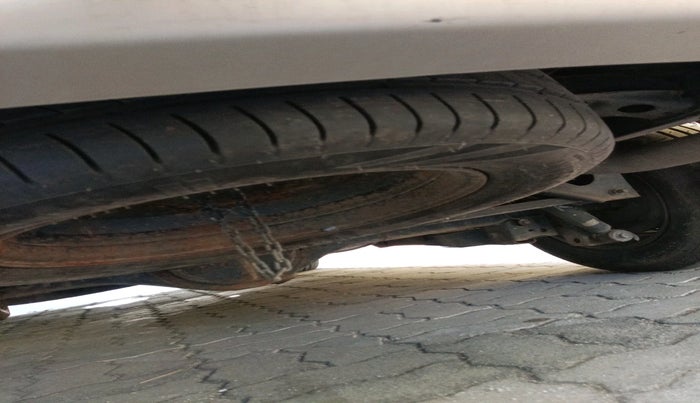 2011 Toyota Innova 2.5 G4 8 STR, Diesel, Manual, 93,959 km, tyre