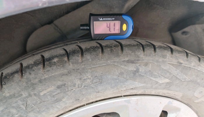 2013 Hyundai i10 MAGNA 1.2, Petrol, Manual, 76,468 km, tyre