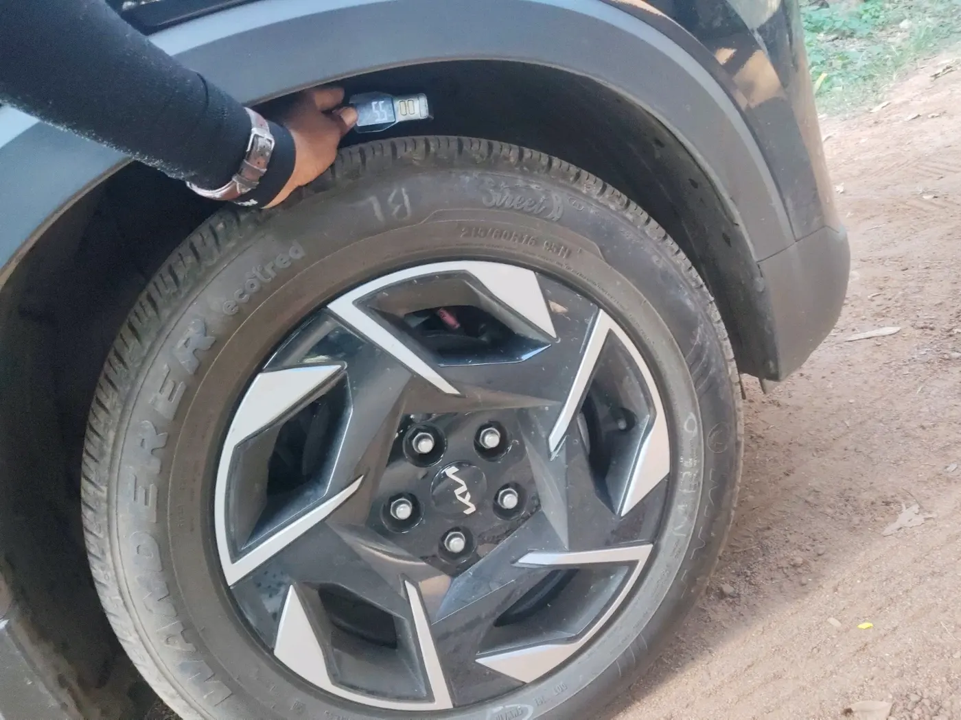 2024 KIA SONET HTK (O) 1.2 Petrol MT, Petrol, Manual, 14,395 km, tyre