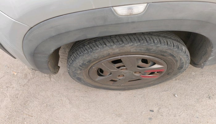 2016 Renault Kwid RXT 1.0 AMT, Petrol, Automatic, 1,01,501 km, tyre