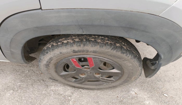 2016 Renault Kwid RXT 1.0 AMT, Petrol, Automatic, 1,01,501 km, tyre