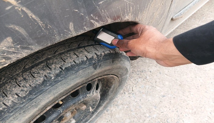 2013 Maruti Wagon R 1.0 LXI CNG, CNG, Manual, 1,00,239 km, tyre