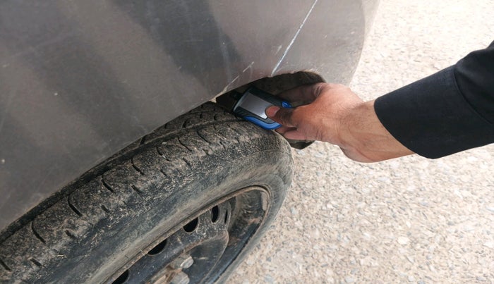 2013 Maruti Wagon R 1.0 LXI CNG, CNG, Manual, 1,00,239 km, tyre