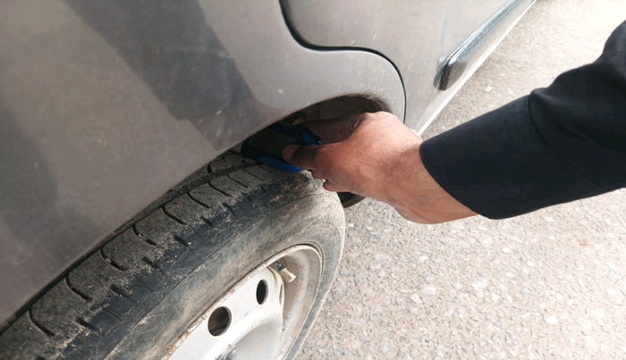 2013 Maruti Wagon R 1.0 LXI CNG, CNG, Manual, 1,00,239 km, tyre