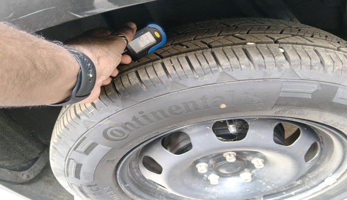 2016 Renault Duster RXL PETROL, Petrol, Manual, 49,028 km, tyre