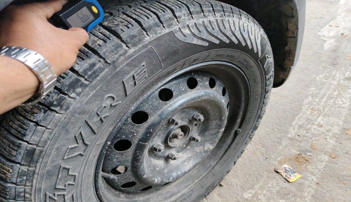 2015 Mahindra XUV500 W6, Diesel, Manual, 1,28,113 km, tyre