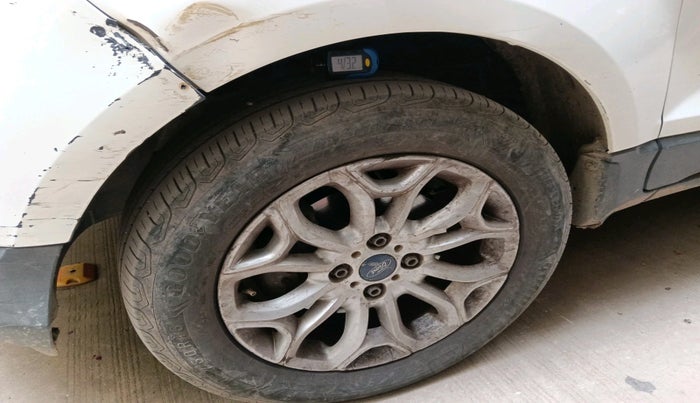 2016 Ford Ecosport TITANIUM 1.5L DIESEL, Diesel, Manual, 1,93,024 km, tyre