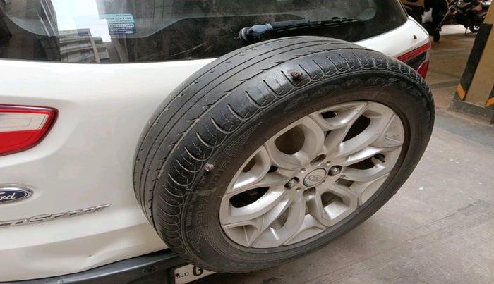 2016 Ford Ecosport TITANIUM 1.5L DIESEL, Diesel, Manual, 1,93,024 km, tyre