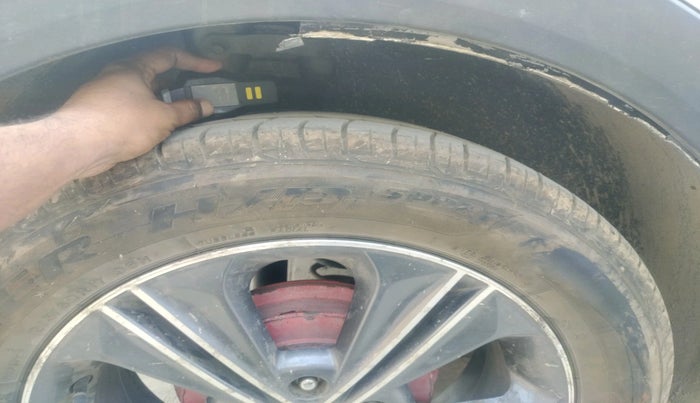 2015 Hyundai Creta SX (O) 1.6 DIESEL, Diesel, Manual, 1,52,454 km, tyre