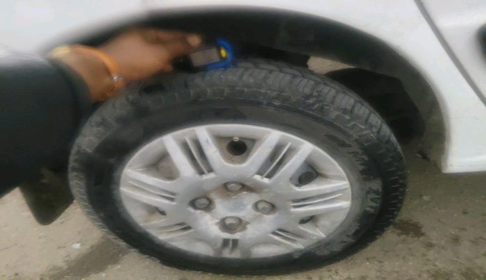 2011 Hyundai Santro Xing GL, CNG, Manual, 1,25,674 km, tyre