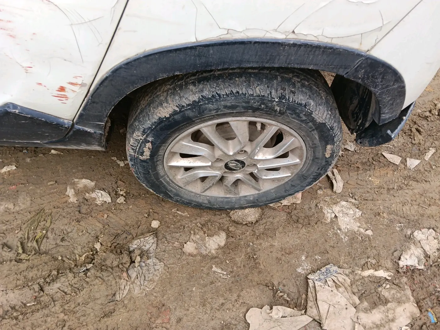 2016 Mahindra Kuv100 K8 D 5 STR, Diesel, Manual, 82,589 km, tyre