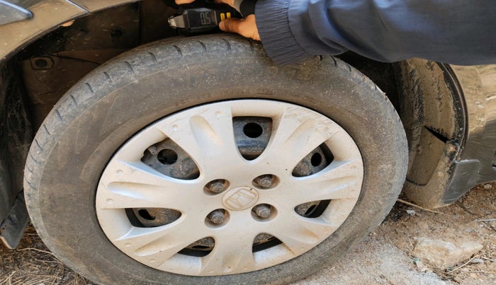 2015 Honda Amaze 1.2L I-VTEC S, Petrol, Manual, 1,43,609 km, tyre