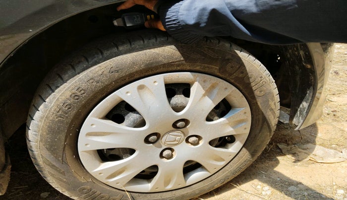 2015 Honda Amaze 1.2L I-VTEC S, Petrol, Manual, 1,43,609 km, tyre