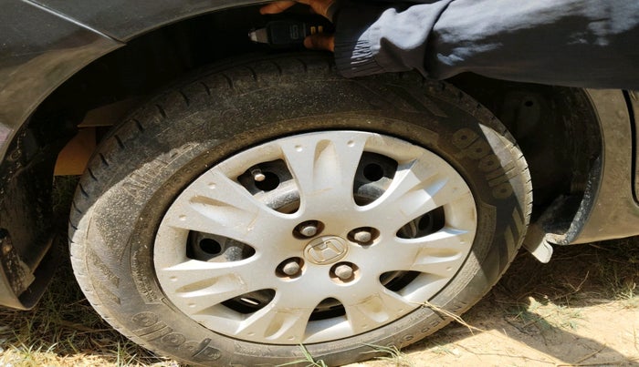 2015 Honda Amaze 1.2L I-VTEC S, Petrol, Manual, 1,43,609 km, tyre