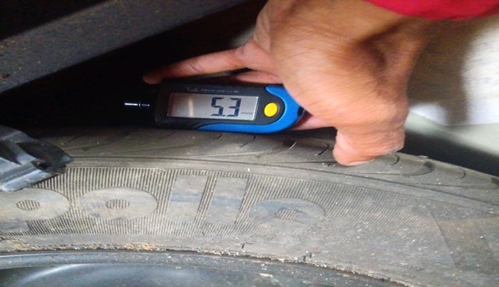 2014 Volkswagen Polo HIGHLINE DIESEL, Diesel, Manual, 1,05,327 km, tyre