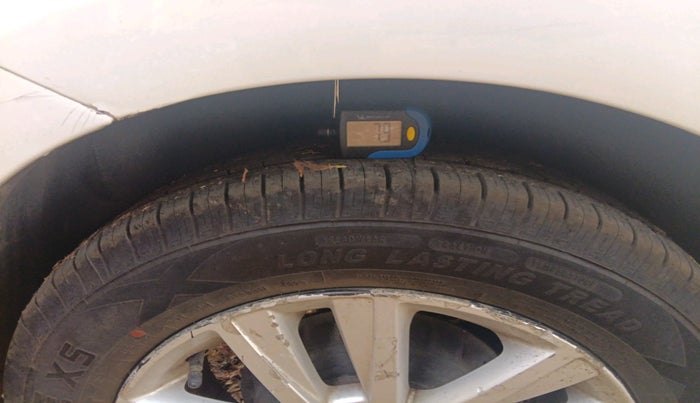 2014 Volkswagen Polo HIGHLINE DIESEL, Diesel, Manual, 1,05,327 km, tyre