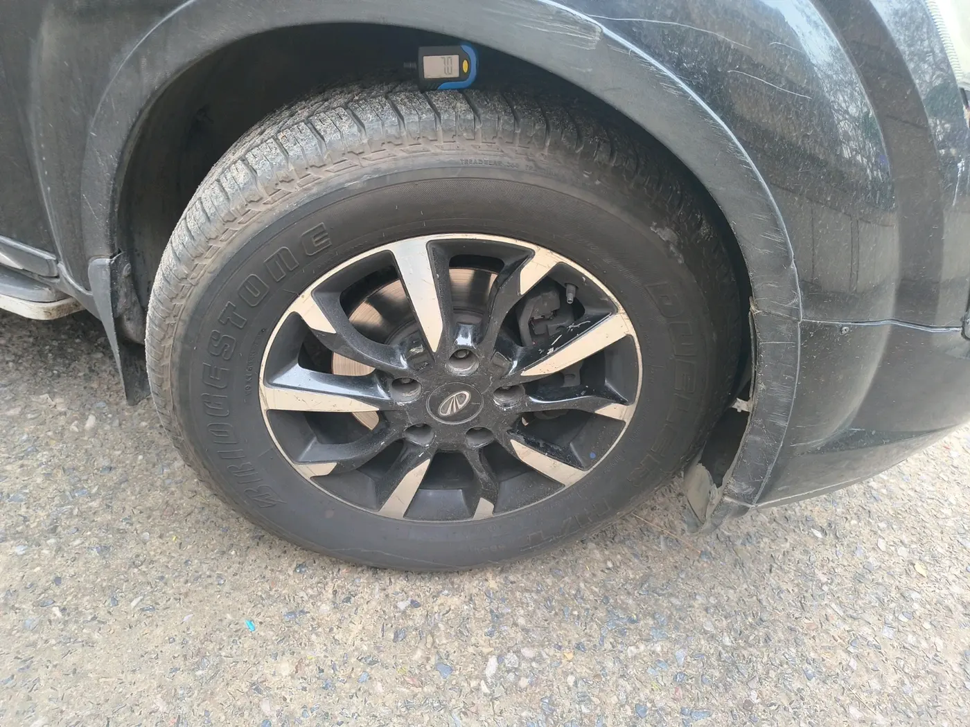 2018 Mahindra XUV500 W11 AT, Diesel, Automatic, 2,29,832 km, tyre