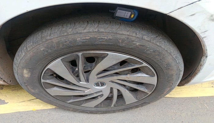 2013 Maruti Ertiga VXI CNG, CNG, Manual, 1,52,182 km, tyre