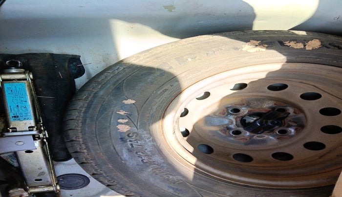 2016 Hyundai Eon ERA PLUS (O), Petrol, Manual, 62,868 km, tyre