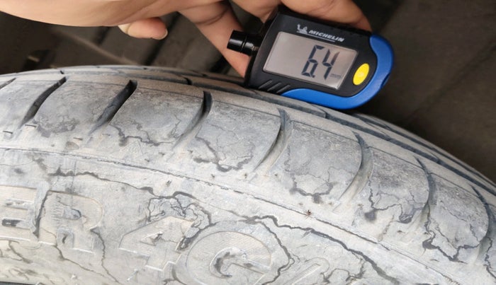 2015 Maruti Swift LXI, Petrol, Manual, 75,069 km, tyre