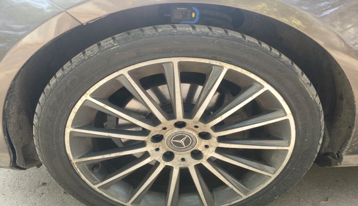 2013 Mercedes Benz E Class E 250 CDI AVANTGARDE, Diesel, Automatic, 1,05,383 km, tyre