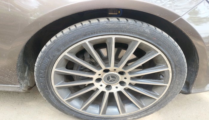 2013 Mercedes Benz E Class E 250 CDI AVANTGARDE, Diesel, Automatic, 1,05,383 km, tyre