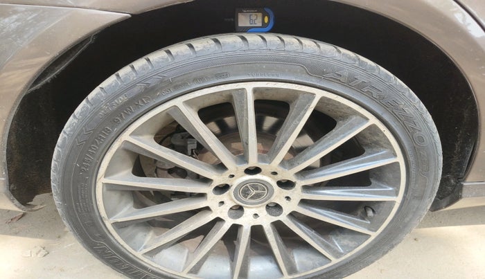 2013 Mercedes Benz E Class E 250 CDI AVANTGARDE, Diesel, Automatic, 1,05,383 km, tyre