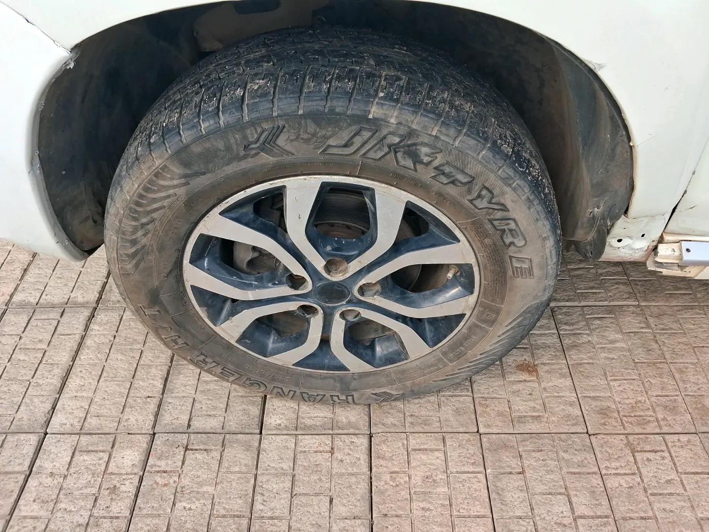 2016 Nissan Terrano XL D PLUS, Diesel, Manual, 1,12,090 km, tyre