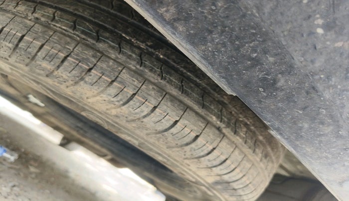 2022 KIA CARENS PRESTIGE 1.4 PETROL 7 STR, Petrol, Manual, 27,351 km, tyre