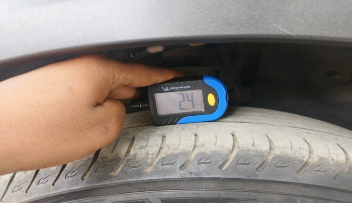 2022 KIA CARENS PRESTIGE 1.4 PETROL 7 STR, Petrol, Manual, 27,351 km, tyre