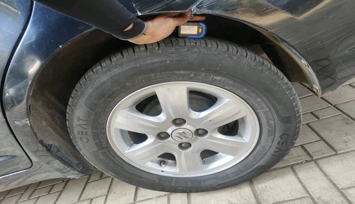 2010 Maruti Swift Dzire ZXI, CNG, Manual, 1,30,544 km, tyre