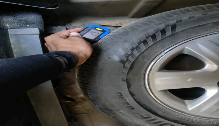 2010 Maruti Swift Dzire ZXI, CNG, Manual, 1,30,544 km, tyre