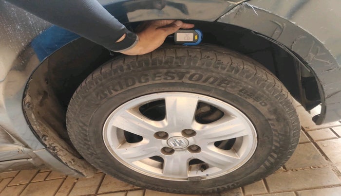 2010 Maruti Swift Dzire ZXI, CNG, Manual, 1,30,544 km, tyre